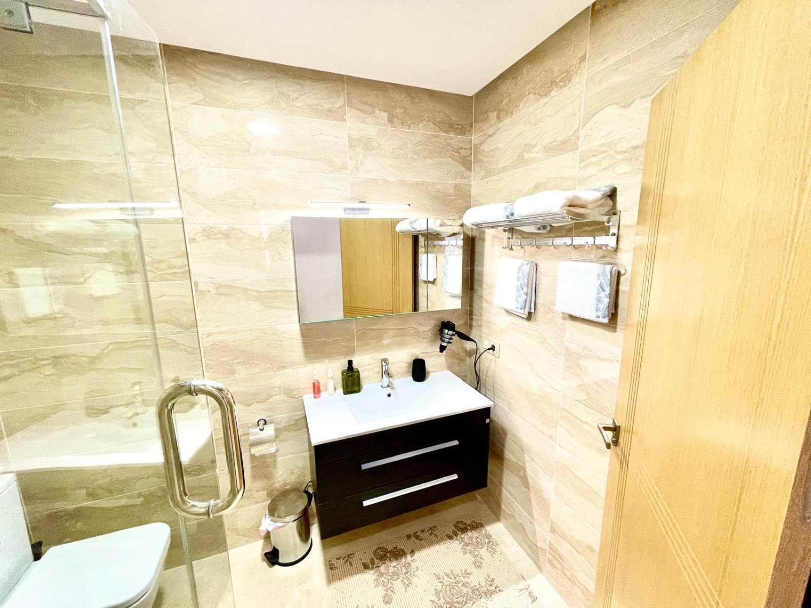 Modern Elegance With Sea Views In Central Tangier - Steps To Beach, Train And Attractions! מראה חיצוני תמונה