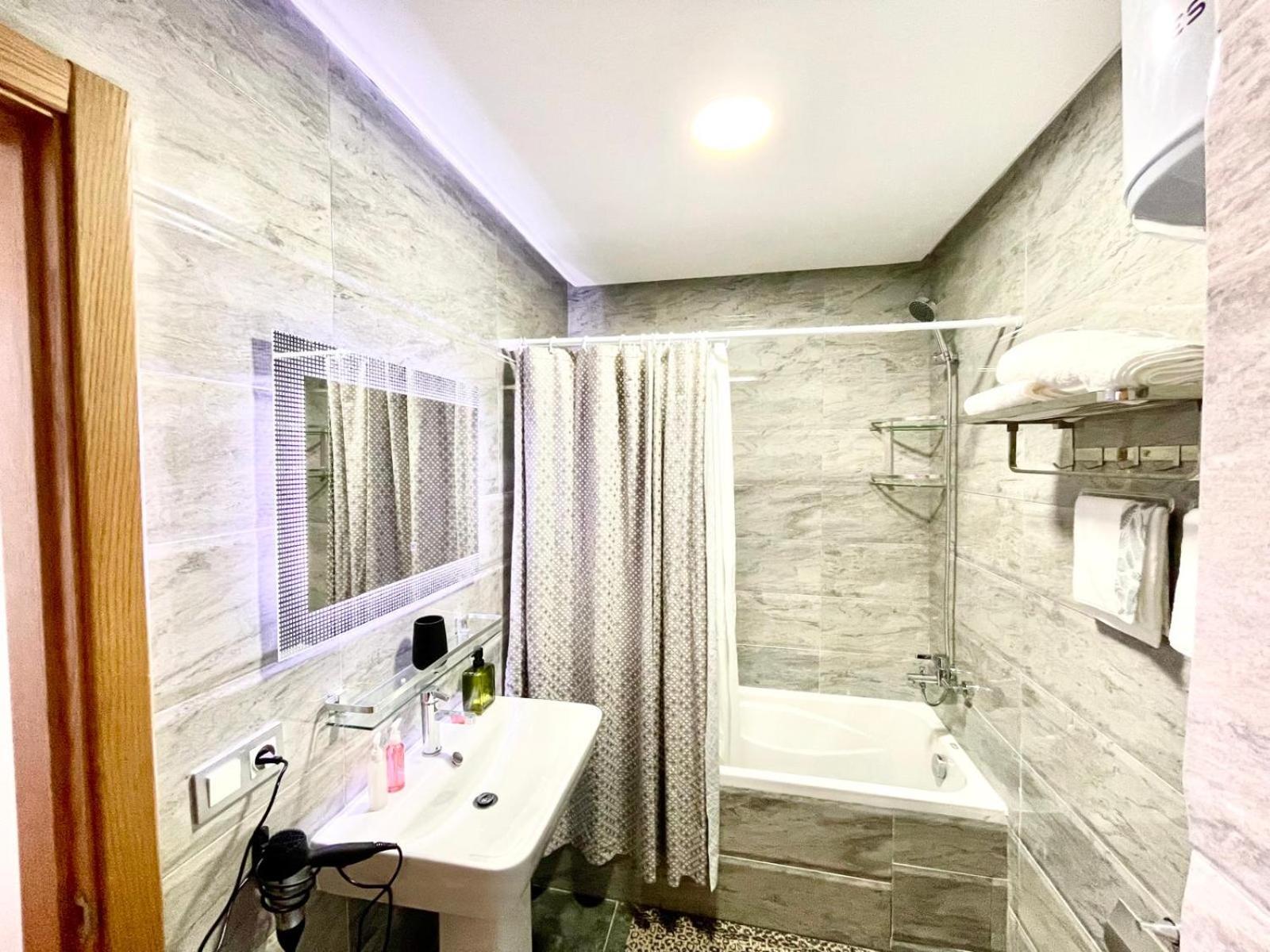 Modern Elegance With Sea Views In Central Tangier - Steps To Beach, Train And Attractions! מראה חיצוני תמונה