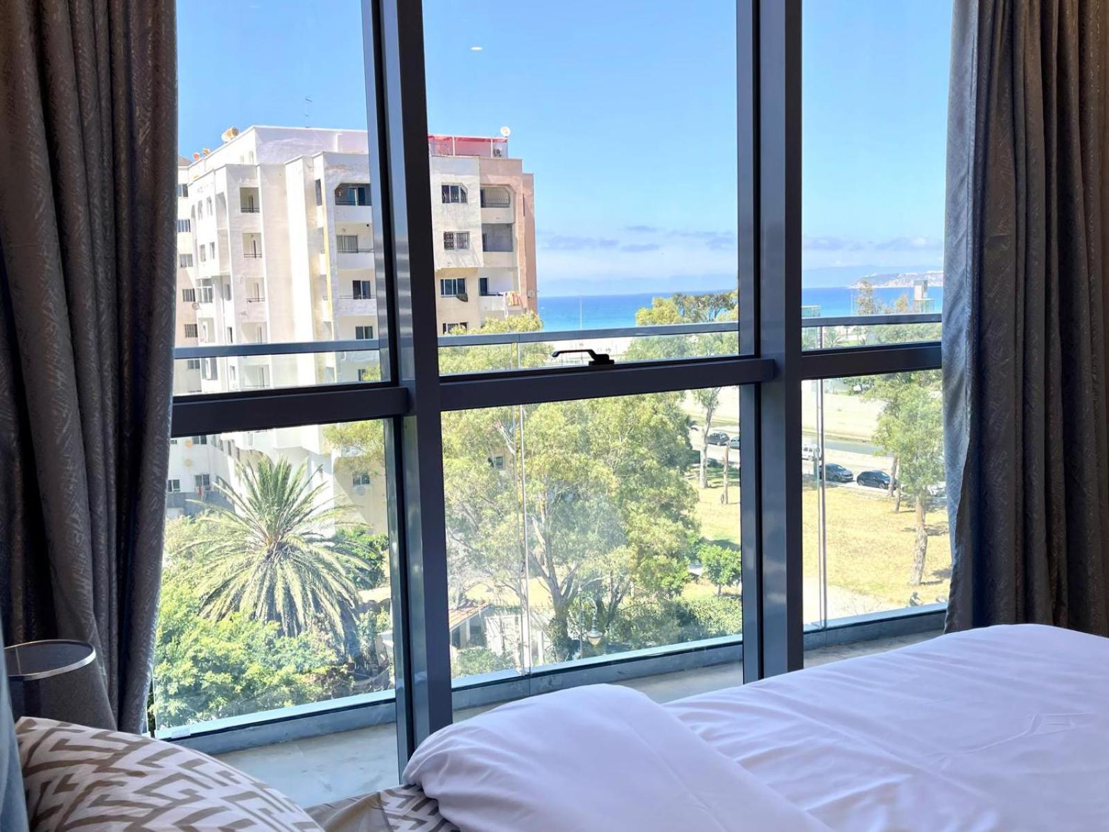 Modern Elegance With Sea Views In Central Tangier - Steps To Beach, Train And Attractions! מראה חיצוני תמונה