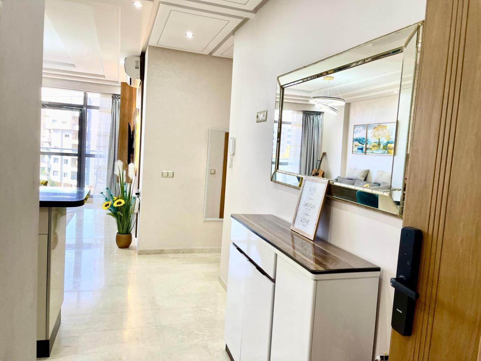 Modern Elegance With Sea Views In Central Tangier - Steps To Beach, Train And Attractions! מראה חיצוני תמונה